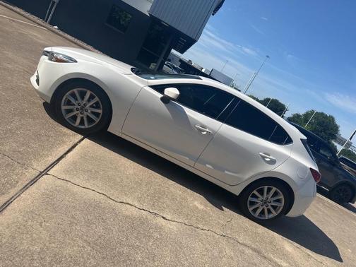 Snowflake White Pearl Metallic 2017 Mazda Mazda3 Touring