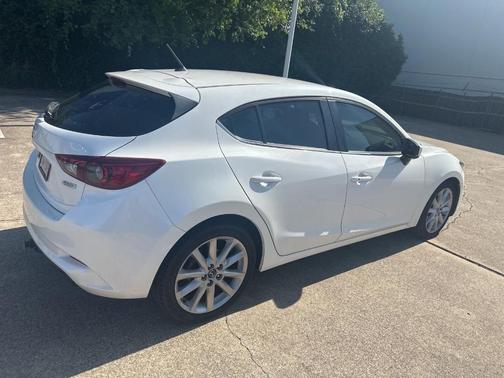 Snowflake White Pearl Metallic 2017 Mazda Mazda3 Touring