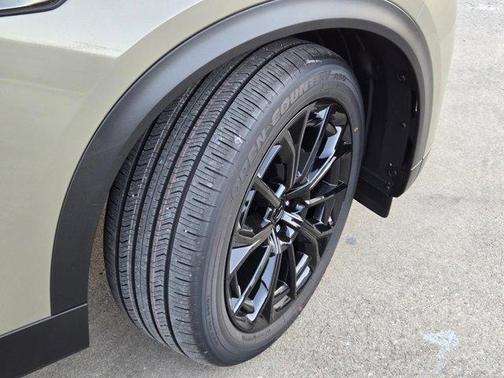 Zircon Sand Metallic 2026 Mazda CX-70 PF