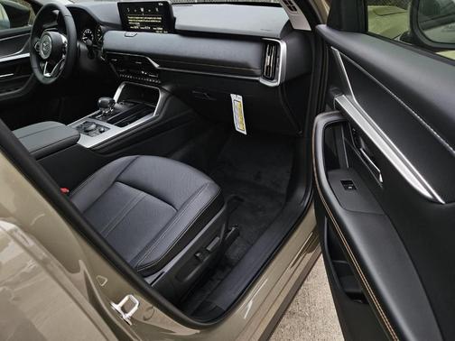 Zircon Sand Metallic 2026 Mazda CX-70 PF