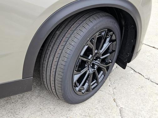 Zircon Sand Metallic 2026 Mazda CX-70 PF