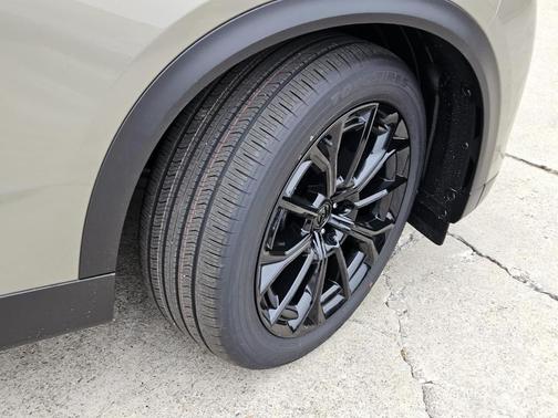 Zircon Sand Metallic 2026 Mazda CX-70 PF