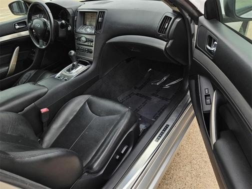 2010 INFINITI G37x Base