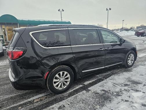2018 Chrysler Pacifica Touring-L