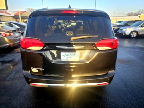 2018 Chrysler Pacifica Touring-L