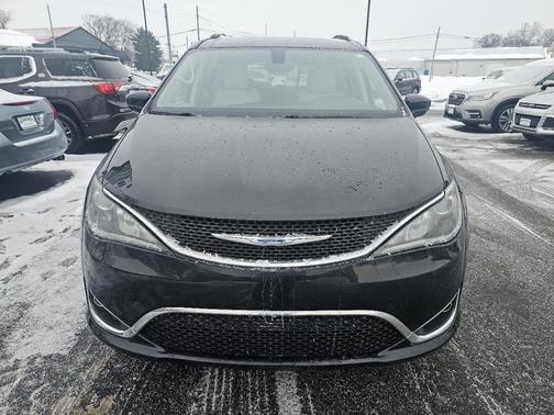 2018 Chrysler Pacifica Touring-L