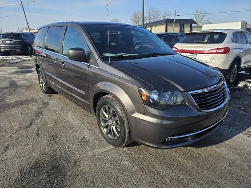 2015 Chrysler Town & Country S