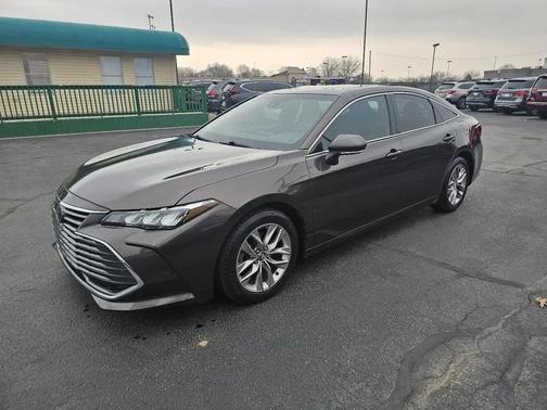 Brown 2019 Toyota Avalon XLE