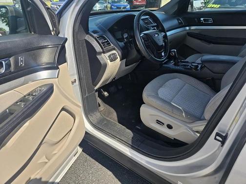 Silver 2018 Ford Explorer Base