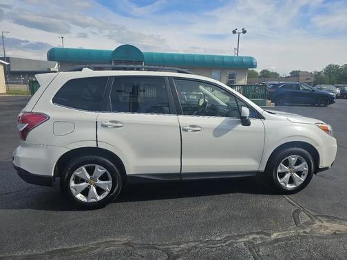 White 2016 Subaru Forester 2.5i Touring