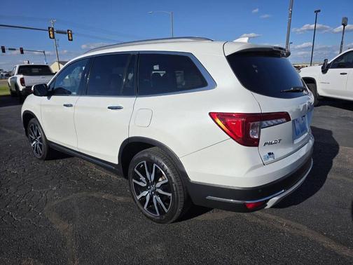 Platinum White Pearl 2022 Honda Pilot Touring 8-Passenger