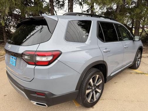 2025 Honda Pilot Touring 8-Passenger