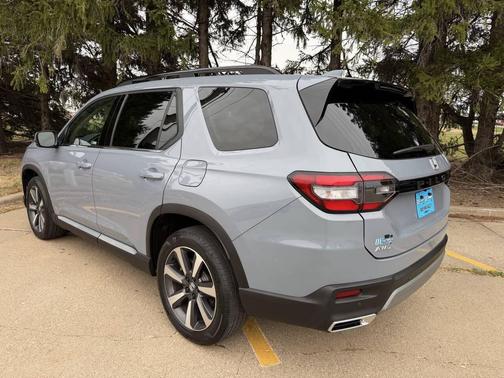 2025 Honda Pilot Touring 8-Passenger