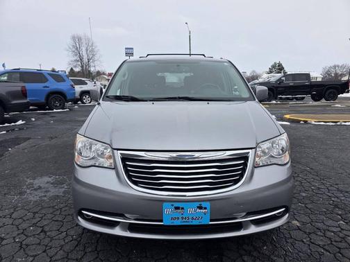 2016 Chrysler Town & Country Touring