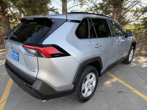 2019 Toyota RAV4 Hybrid XLE