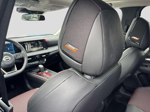 2t Ice Blk Roof 2026 Nissan Kicks SR