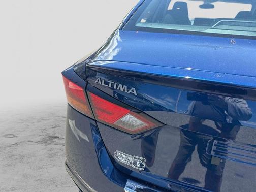 Deep Blue Pearl 2023 Nissan Altima 2.0 SR