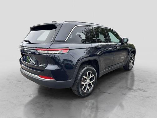 Midnight Sky 2024 Jeep Grand Cherokee Limited