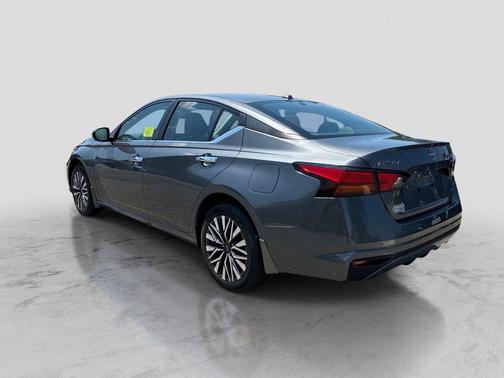 Gun Metallic 2024 Nissan Altima 2.5 SV