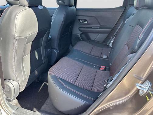 Canyon Bronze M 2026 Nissan Kicks SR