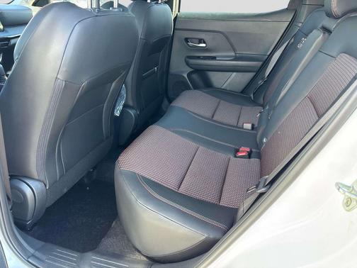 Aspen White Tri 2026 Nissan Kicks SR