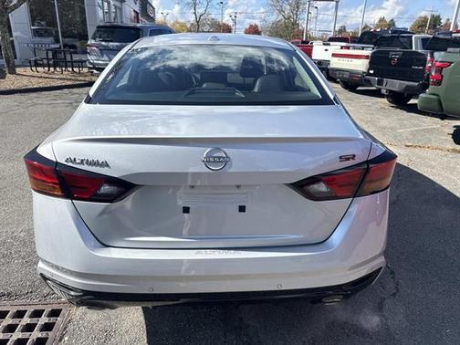 2025 Nissan Altima SR