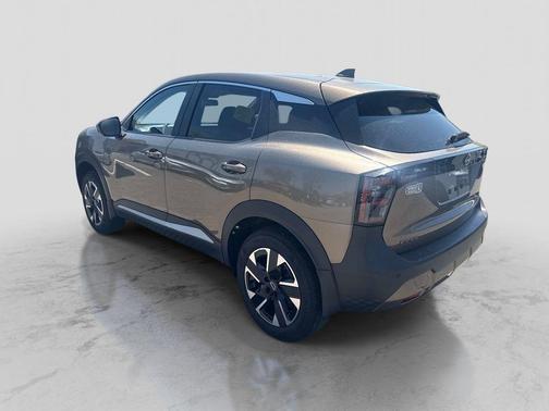 Canyon Bronze M 2025 Nissan Kicks SV