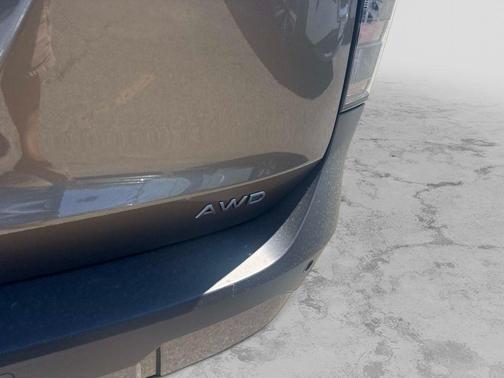 Canyon Bronze M 2025 Nissan Kicks SV