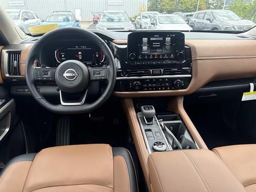 2025 Nissan Pathfinder Platinum