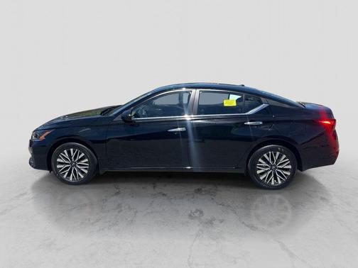 Black 2024 Nissan Altima 2.5 SV