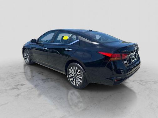 Black 2024 Nissan Altima 2.5 SV