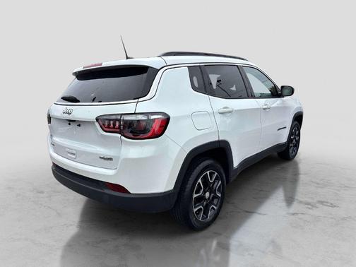 Bright White Clearcoat 2022 Jeep Compass Latitude
