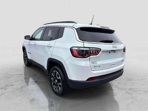 Bright White Clearcoat 2022 Jeep Compass Latitude