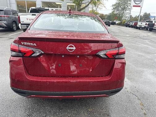 2025 Nissan Versa 1.6 SR