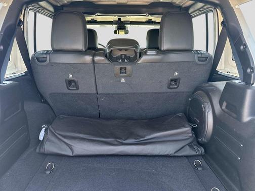 Silver 2022 Jeep Wrangler Unlimited Rubicon 392
