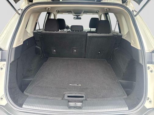 White 2021 Nissan Rogue SV