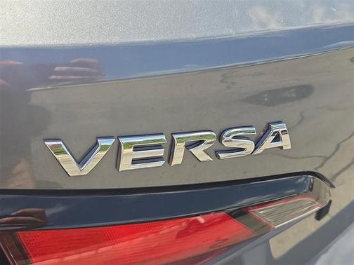 Gun Metallic 2025 Nissan Versa 1.6 SV