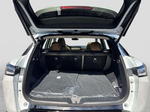 White Pearl 2026 Nissan Murano Platinum