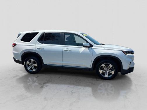 Platinum White Pearl 2023 Honda Pilot EX-L 7-Passenger