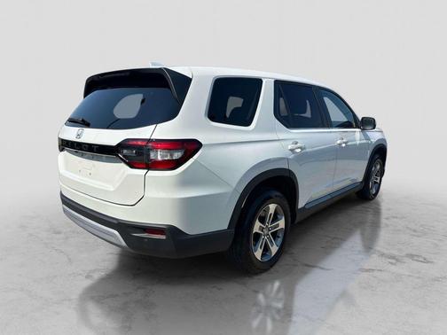 Platinum White Pearl 2023 Honda Pilot EX-L 7-Passenger