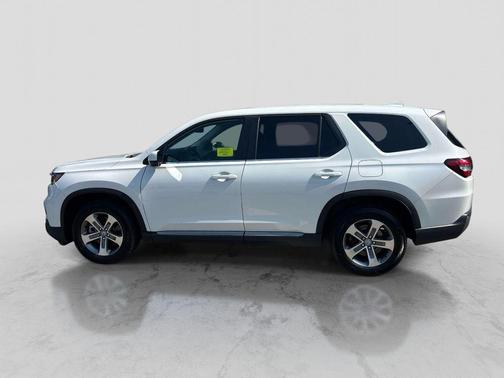 Platinum White Pearl 2023 Honda Pilot EX-L 7-Passenger