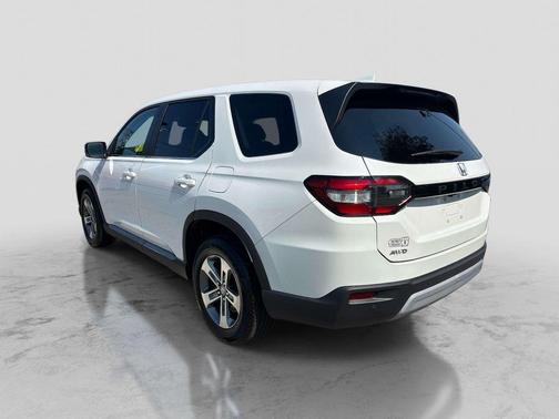 Platinum White Pearl 2023 Honda Pilot EX-L 7-Passenger