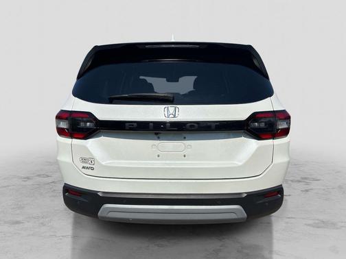 Platinum White Pearl 2023 Honda Pilot EX-L 7-Passenger