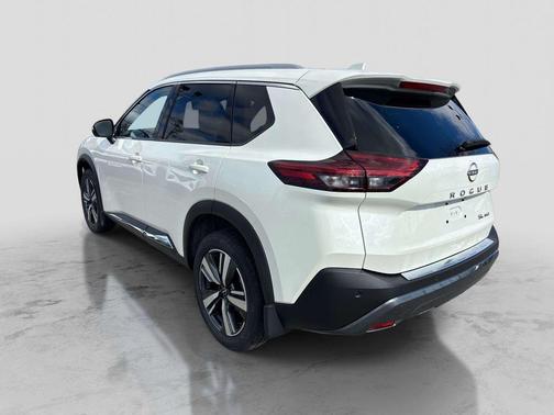 White 2023 Nissan Rogue SL