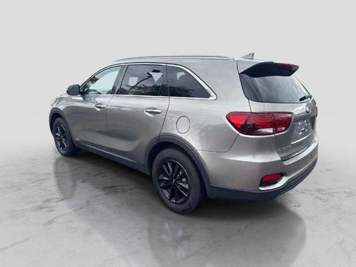 Titanium Silver 2019 Kia Sorento LX