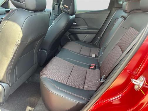 Scarlet Ember T 2026 Nissan Kicks SR