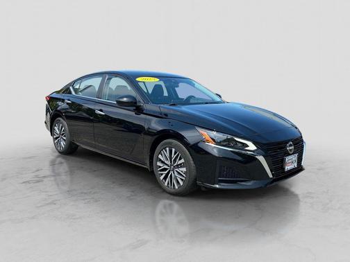 Black 2023 Nissan Altima 2.5 SV