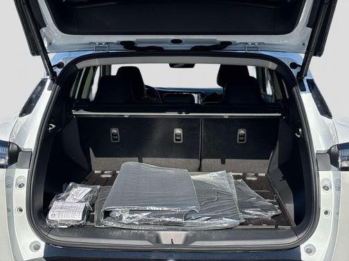 Everest White P 2026 Nissan Murano Platinum