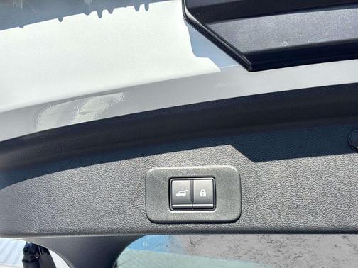 Everest White P 2026 Nissan Murano Platinum