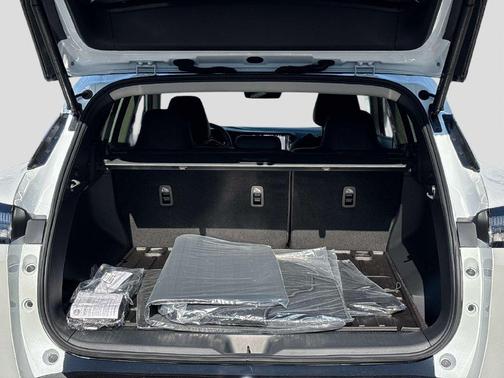 Everest White P 2026 Nissan Murano Platinum